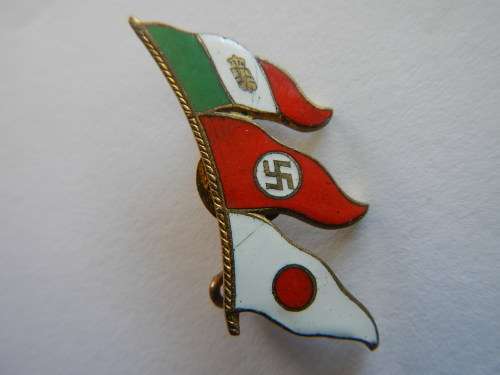 ITALIAN BADGES LOT # 1