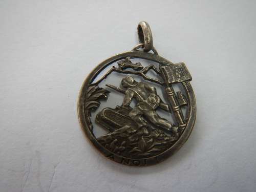 ITALIAN BADGE LOT # 5