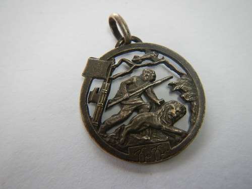 ITALIAN BADGE LOT # 5