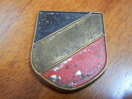 DAK TROPICAL HELMET BADGE #1 - ALL LUGS INTACT