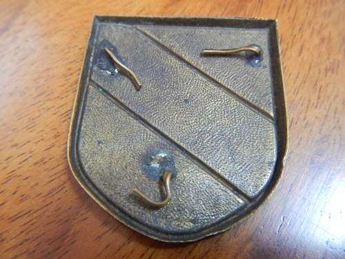 DAK TROPICAL HELMET BADGE #1 - ALL LUGS INTACT