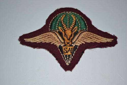 1 PARA BN BERET BADGE 1970s - GOOD CONDITION