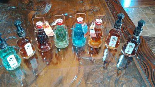 STUNNING SET OF LANTERNS & GUITAR MINIATURES