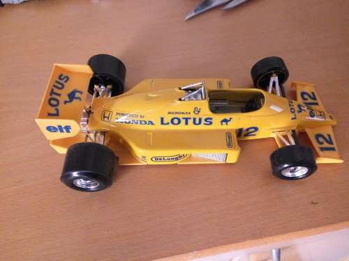 BURAGO LOTUS ESCALA 1/24 F1 MADE IN ITALY 90S