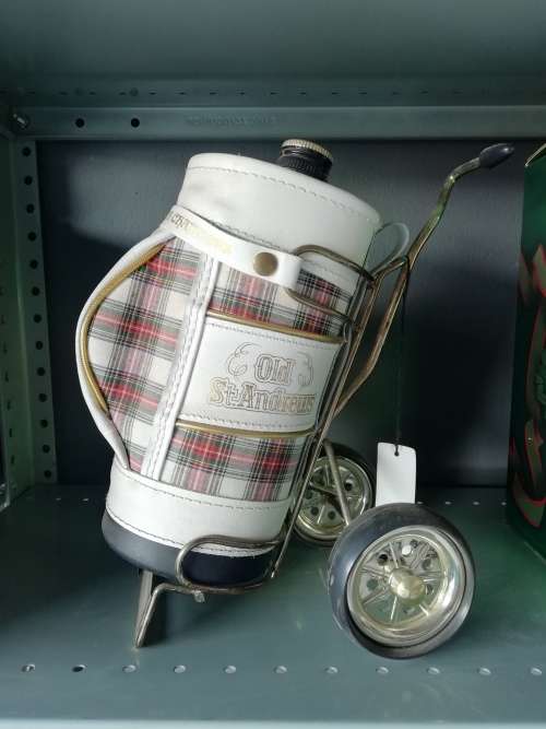 St Andrews Golf Bag with whisky inside