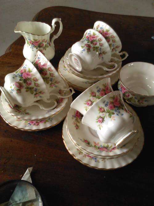 20 Piece Royal Albert Moss Rose Teaset
