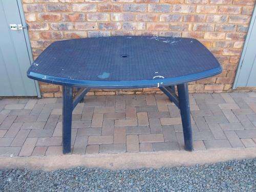 Plastic garden table with removable legs