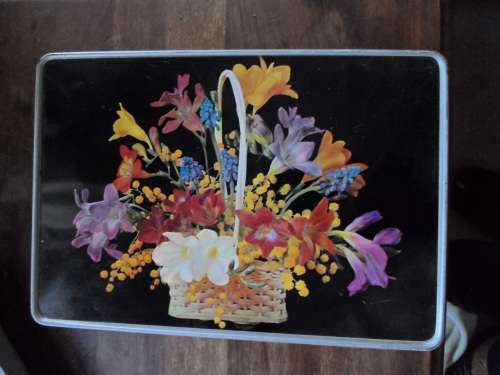 Stunning Collectible Decorative Tin