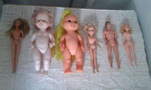 6 dolls