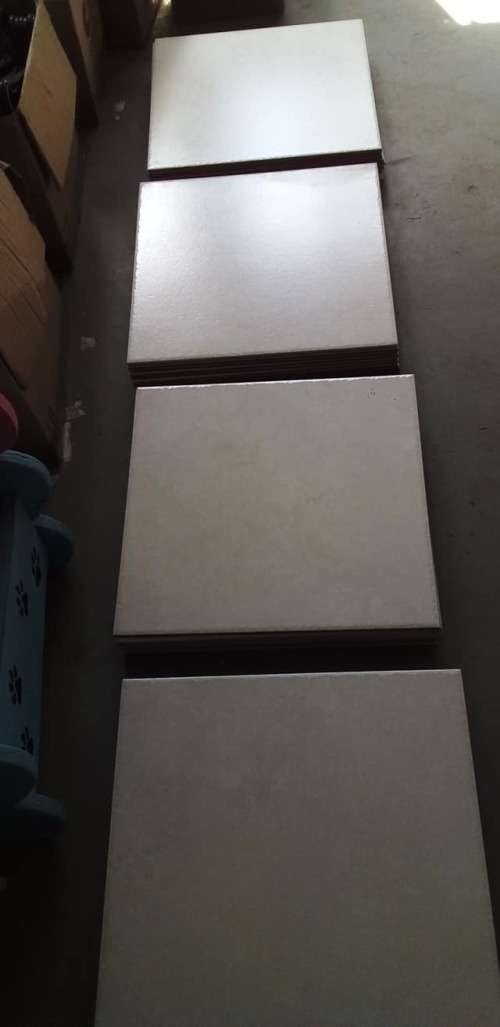 40 SAMCA Tiles. 6.6 Square meters. READ DESCRIPTION.