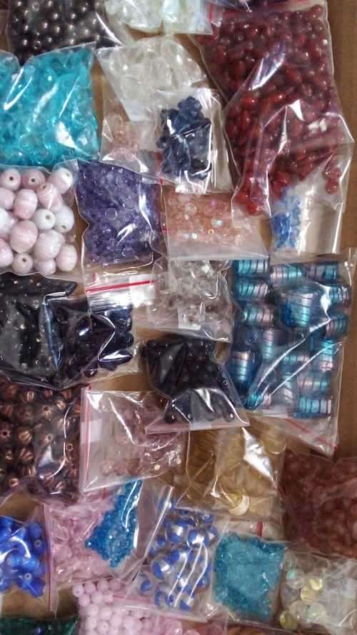 WOW! over 8000+ (+-10kg) Quality Beads worth over R15 000 (Read description)
