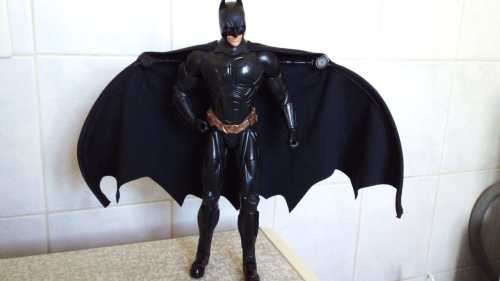 SUPERB! A Genuine DC Comics Batman with Retractable Cape. 35cm!