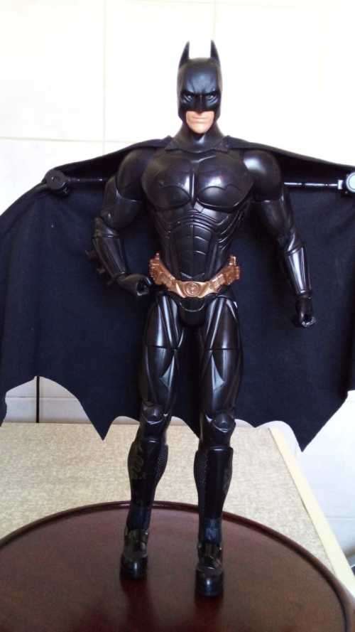 SUPERB! A Genuine DC Comics Batman with Retractable Cape. 35cm!