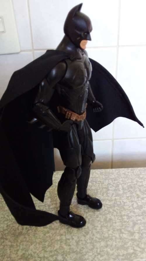 SUPERB! A Genuine DC Comics Batman with Retractable Cape. 35cm!