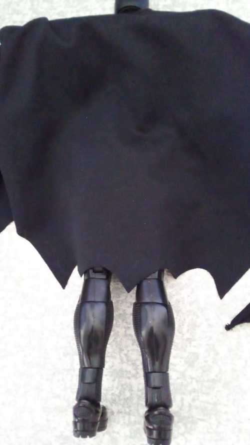 SUPERB! A Genuine DC Comics Batman with Retractable Cape. 35cm!