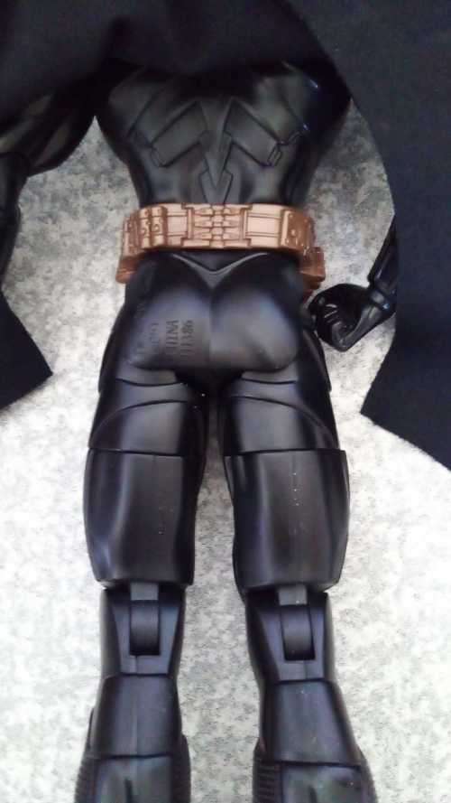 SUPERB! A Genuine DC Comics Batman with Retractable Cape. 35cm!