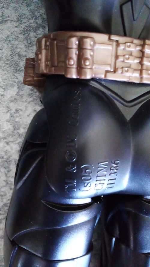 SUPERB! A Genuine DC Comics Batman with Retractable Cape. 35cm!