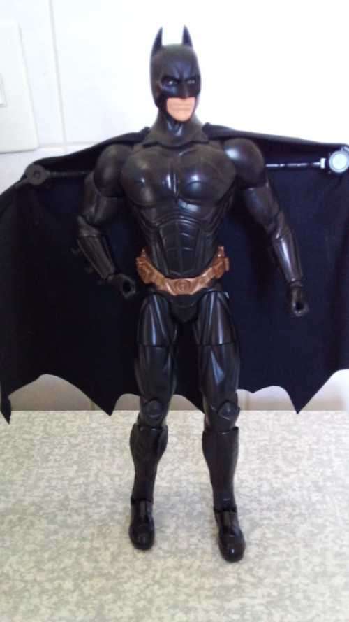SUPERB! A Genuine DC Comics Batman with Retractable Cape. 35cm!