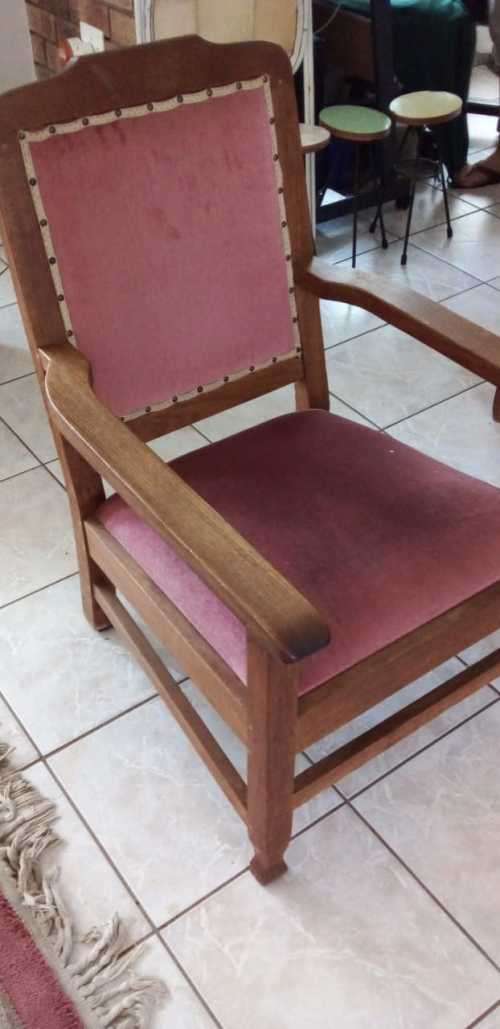 Desk/Lounge Chair (READ DESCRIPTION)