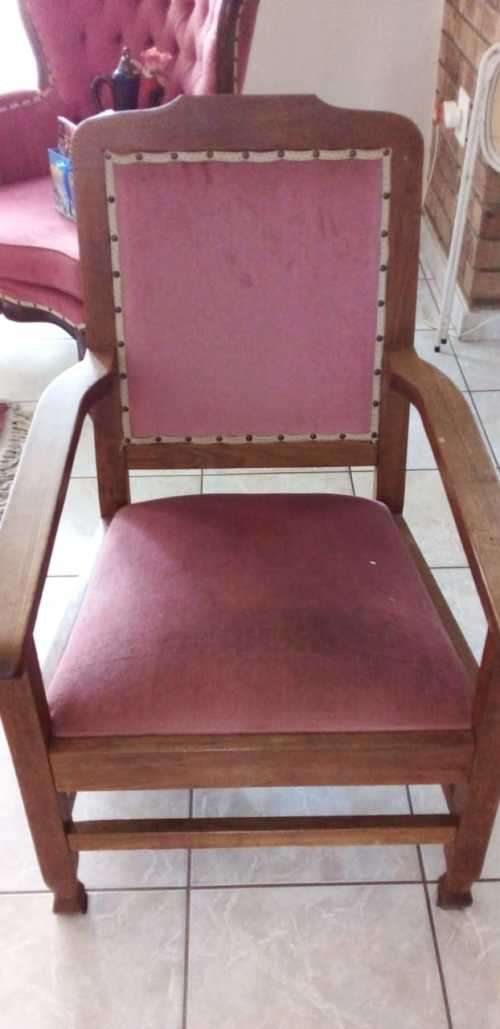 Desk/Lounge Chair (READ DESCRIPTION)