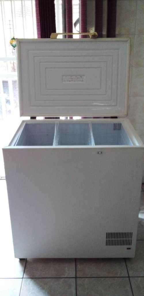 220 Liter Fridge Master Chest Fridge Freezer (READ DESCRIPTION)