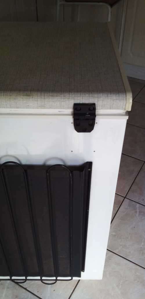 220 Liter Fridge Master Chest Fridge Freezer (READ DESCRIPTION)