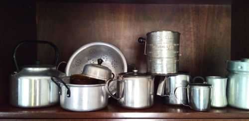 A Collection of 10 Vintage Kitchen Items (READ DESCRIPTION)