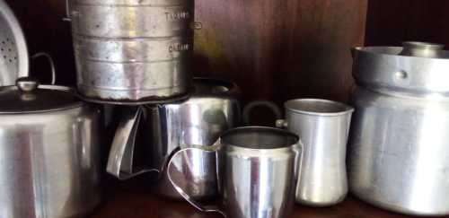 A Collection of 10 Vintage Kitchen Items (READ DESCRIPTION)