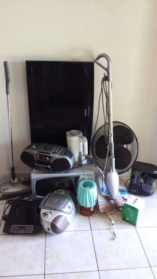 A Collection of 12 Electric and Electronics in Different conditions. (READ DESCRIPTION)