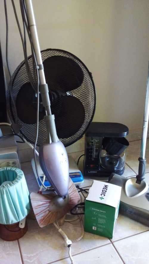 A Collection of 12 Electric and Electronics in Different conditions. (READ DESCRIPTION)