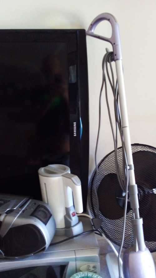 A Collection of 12 Electric and Electronics in Different conditions. (READ DESCRIPTION)