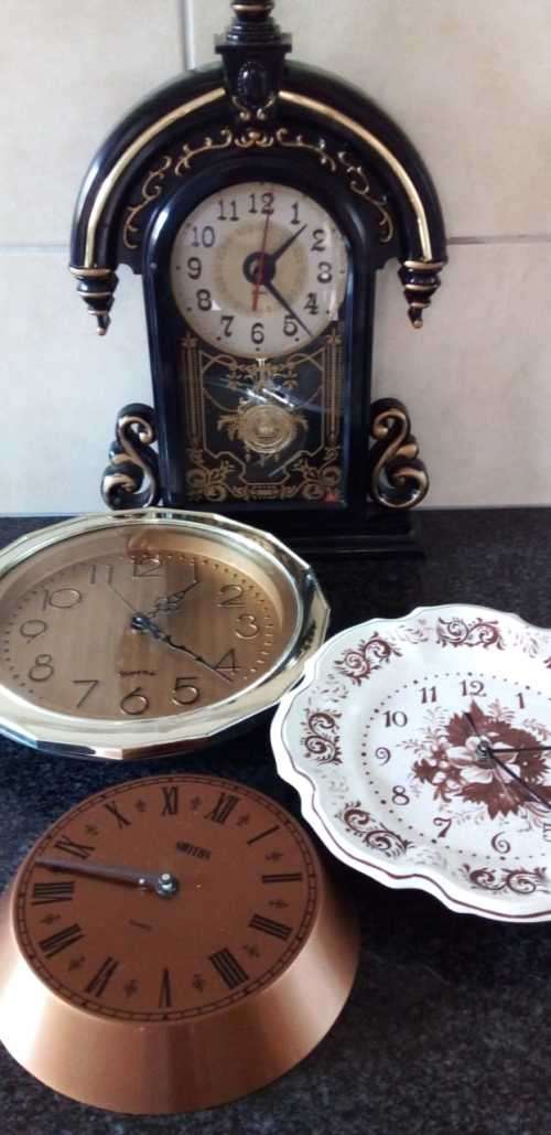 4 x Vintage Wall Clocks (READ DESCRIPTION)