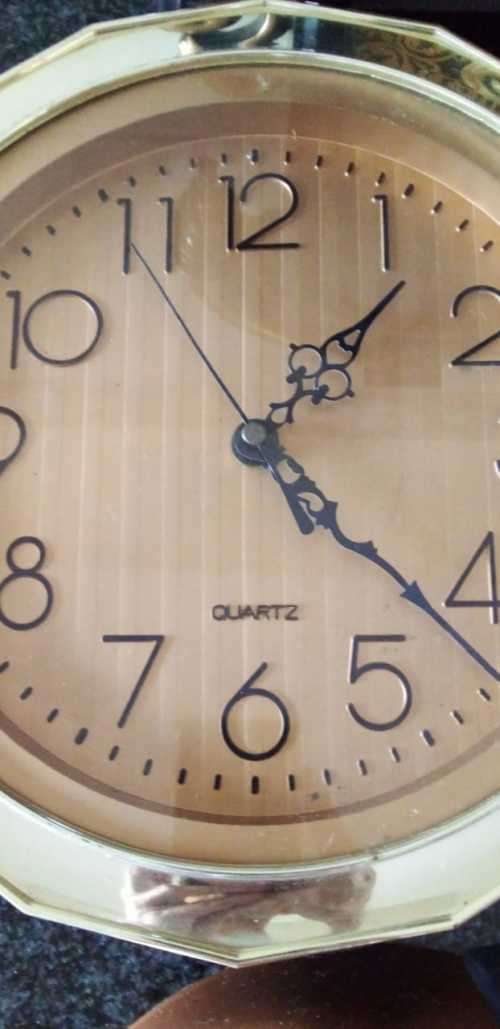 4 x Vintage Wall Clocks (READ DESCRIPTION)