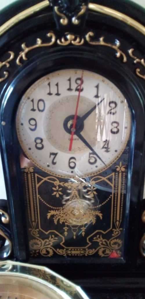 4 x Vintage Wall Clocks (READ DESCRIPTION)