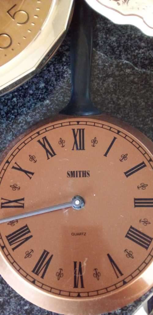 4 x Vintage Wall Clocks (READ DESCRIPTION)