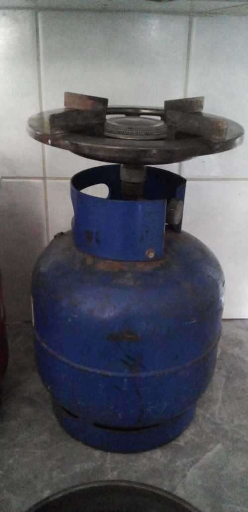 3 x 2.8kg Gas Bottles with Keys and Tops (READ DESCRIPTION) Collection only