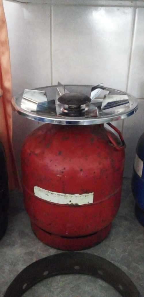 3 x 2.8kg Gas Bottles with Keys and Tops (READ DESCRIPTION) Collection only