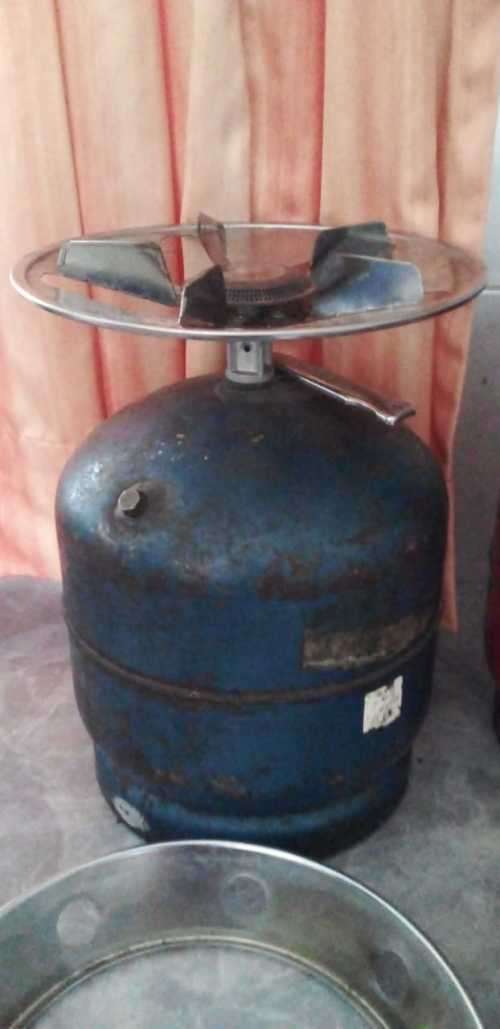 3 x 2.8kg Gas Bottles with Keys and Tops (READ DESCRIPTION) Collection only