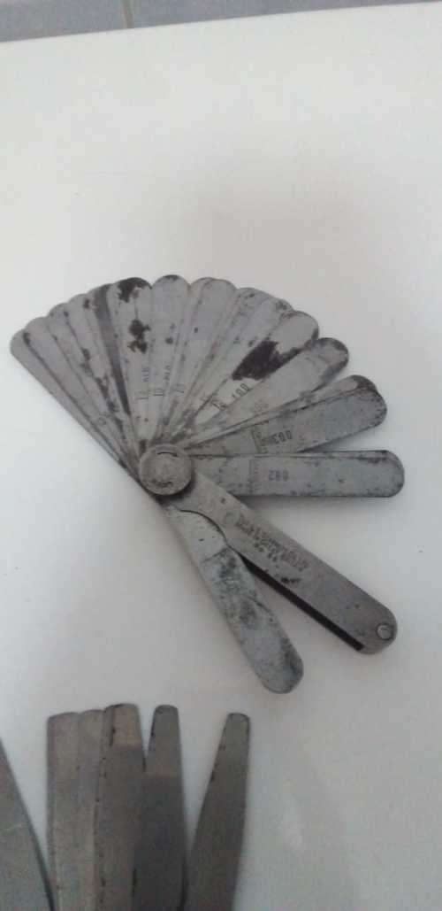 Set of 7 Vintage Engineering Instruments (Callipers and Feeler Gauges)
