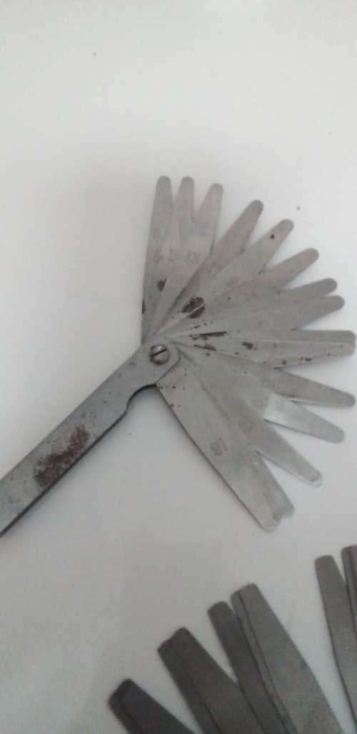 Set of 7 Vintage Engineering Instruments (Callipers and Feeler Gauges)