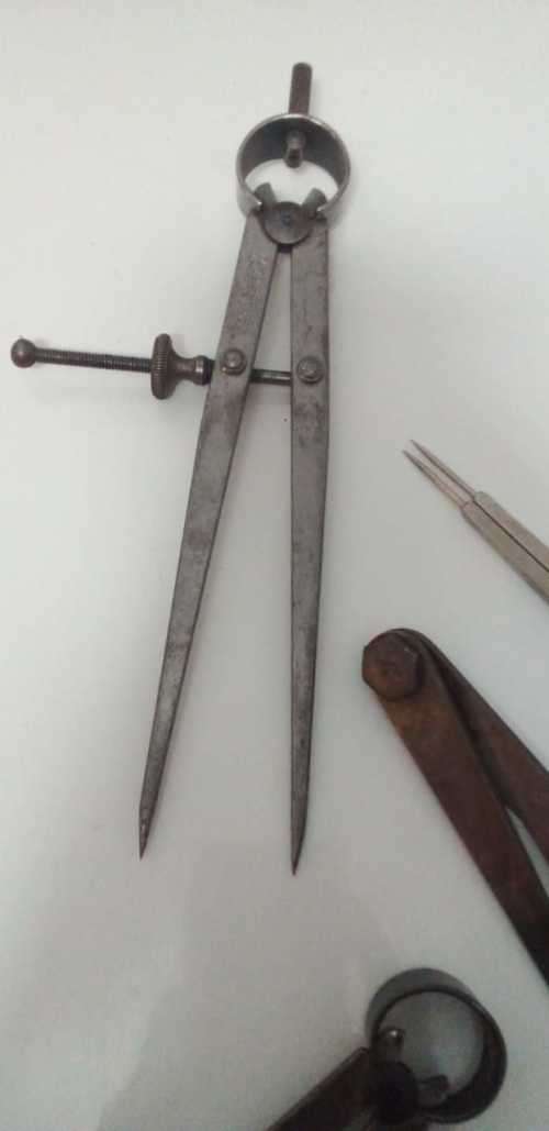 Set of 7 Vintage Engineering Instruments (Callipers and Feeler Gauges)