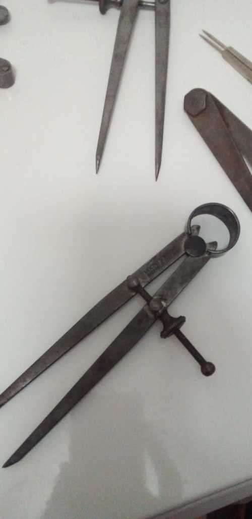 Set of 7 Vintage Engineering Instruments (Callipers and Feeler Gauges)