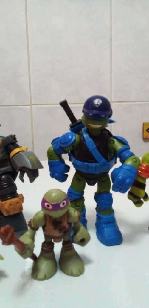 Collection of 7 Viacom Playmates Teenage Mutant Ninja Turtles Figurines (READ DESCRIPTION)