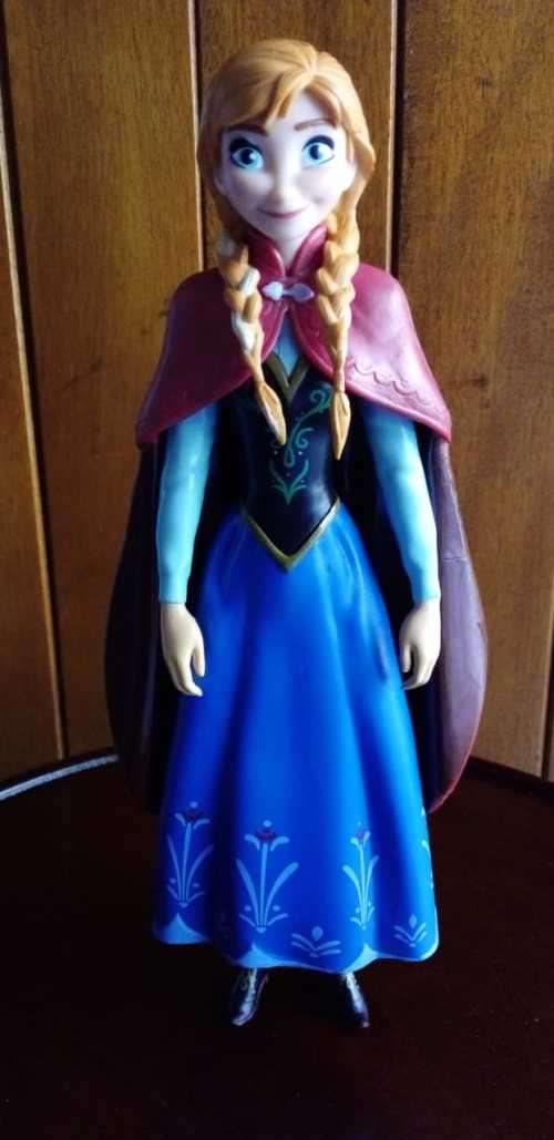 Original Disney`s `Frozen` Anna of Arendelle Figurine
