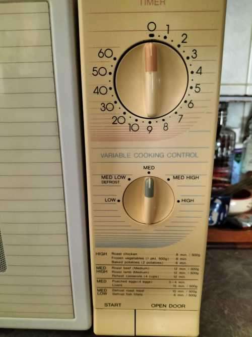 Sharp Carousel R-6280 Working Microwave in Very Good Condition