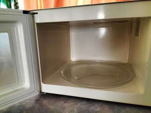 Sharp Carousel R-6280 Working Microwave in Very Good Condition