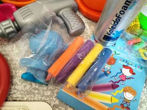 Collection of +- 23 Bath Toys, Bath Crayons and Blue Bath Foam