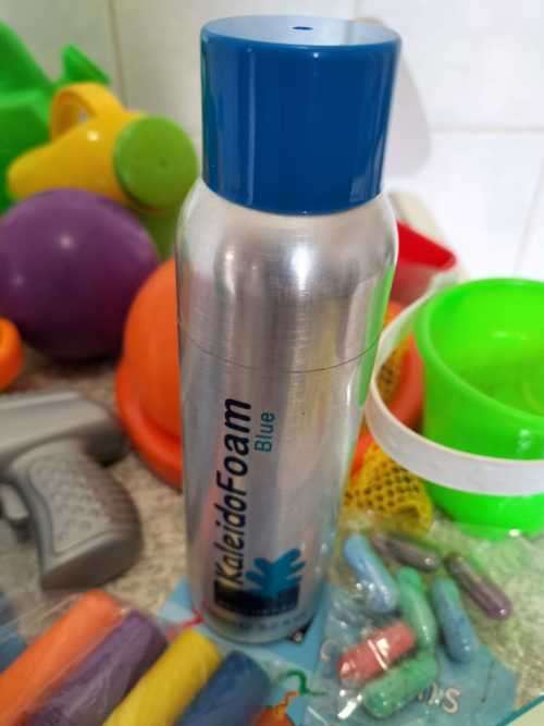 Collection of +- 23 Bath Toys, Bath Crayons and Blue Bath Foam