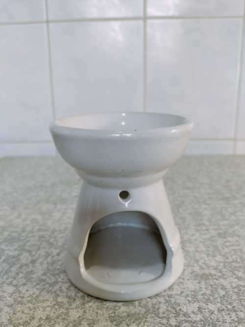 Essential Oil Burner White. (3 of 3)