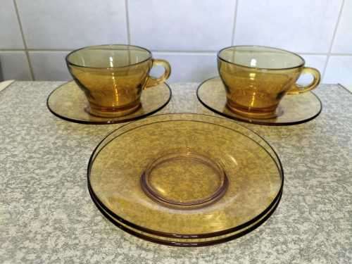 Set of 2 Vitrosax Bormioli Cups and 4 Saucers Amber Glass Italy Circa 1970